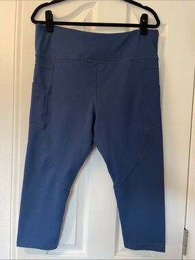 ZYIA Active - Women’s High-Rise Navy Capri Leggings with Side Pockets size 20